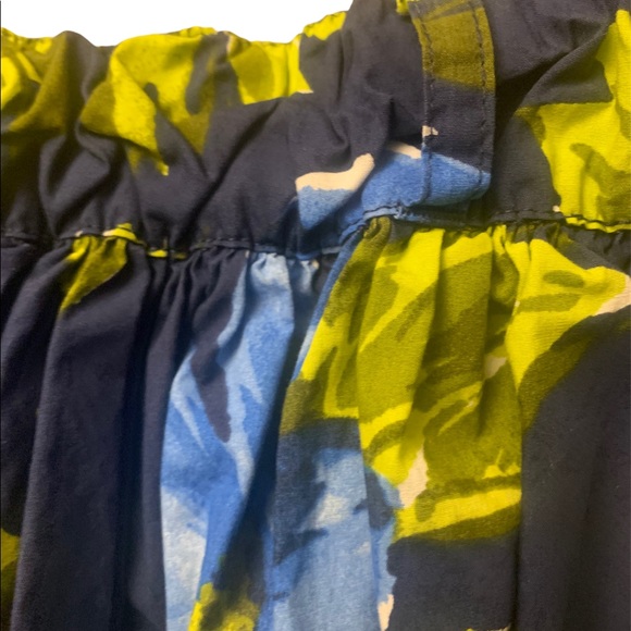 Abercrombie & Fitch mini skirt. Size large - Picture 3 of 4